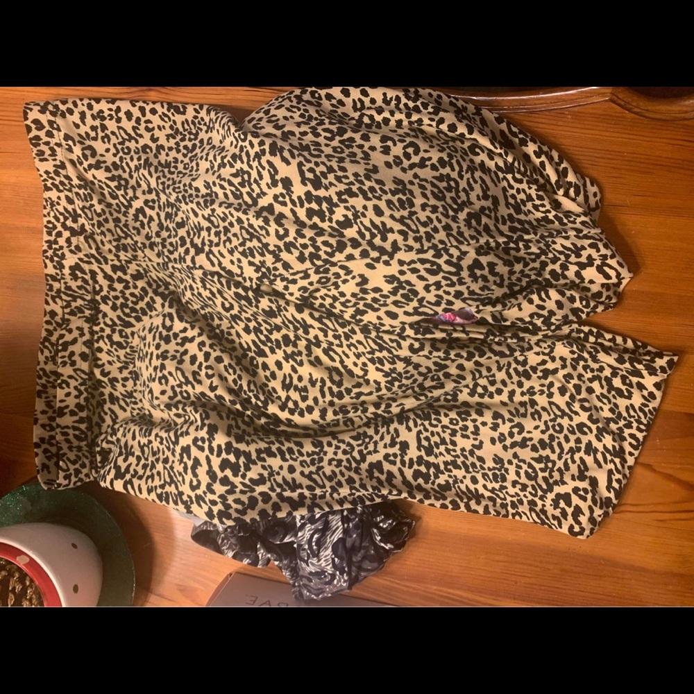 Leopard print leggings.